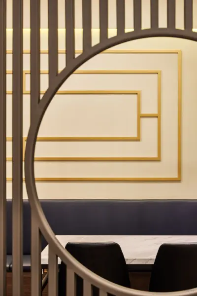 골드 몰딩이 빛나는 모던 오리엔탈 인테리어